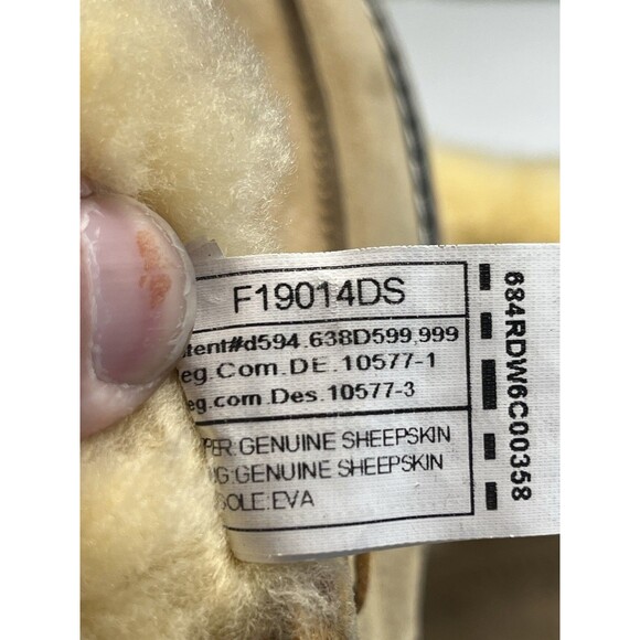 UGG Sheepskin Lined Chukka Style Vibram Boots Men’s Sz 11 main image 15